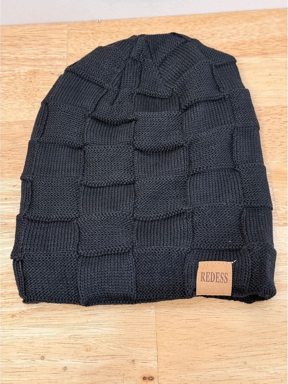 Redess Black Knit Beanie Hat